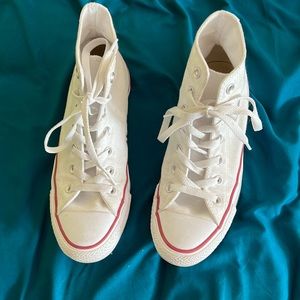 Womens white size 8 converse